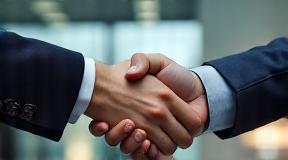 Geschäftlicher Handschlag für Neukundenrabatt
